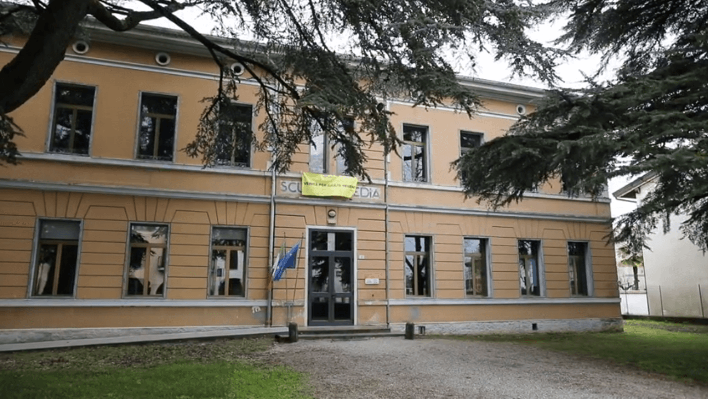 Immagine per Un calendario con le scuole di Romans per aiutare Simone, il 17enne di Villesse rimasto senza una gamba